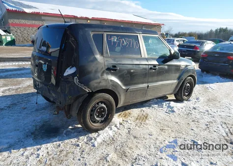 2013 Kia Soul z USA, uszkodzony, nr VIN KNDJT2A59D7605438
